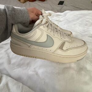 Nike Men's Off-White and Light Gray Sneakers